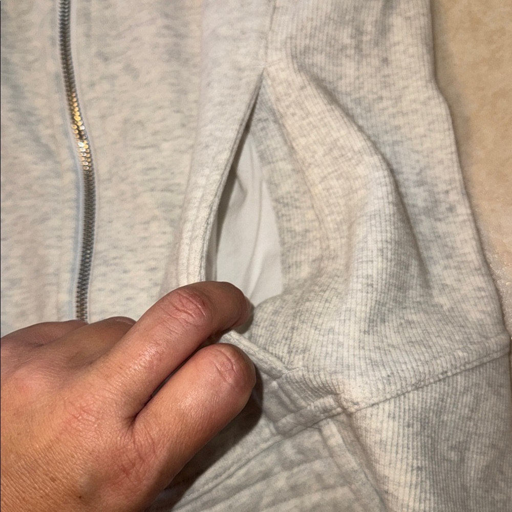 Lululemon Radiant Jacket II in Heathered Light Ivory Size 6 - Picture 12 of 15